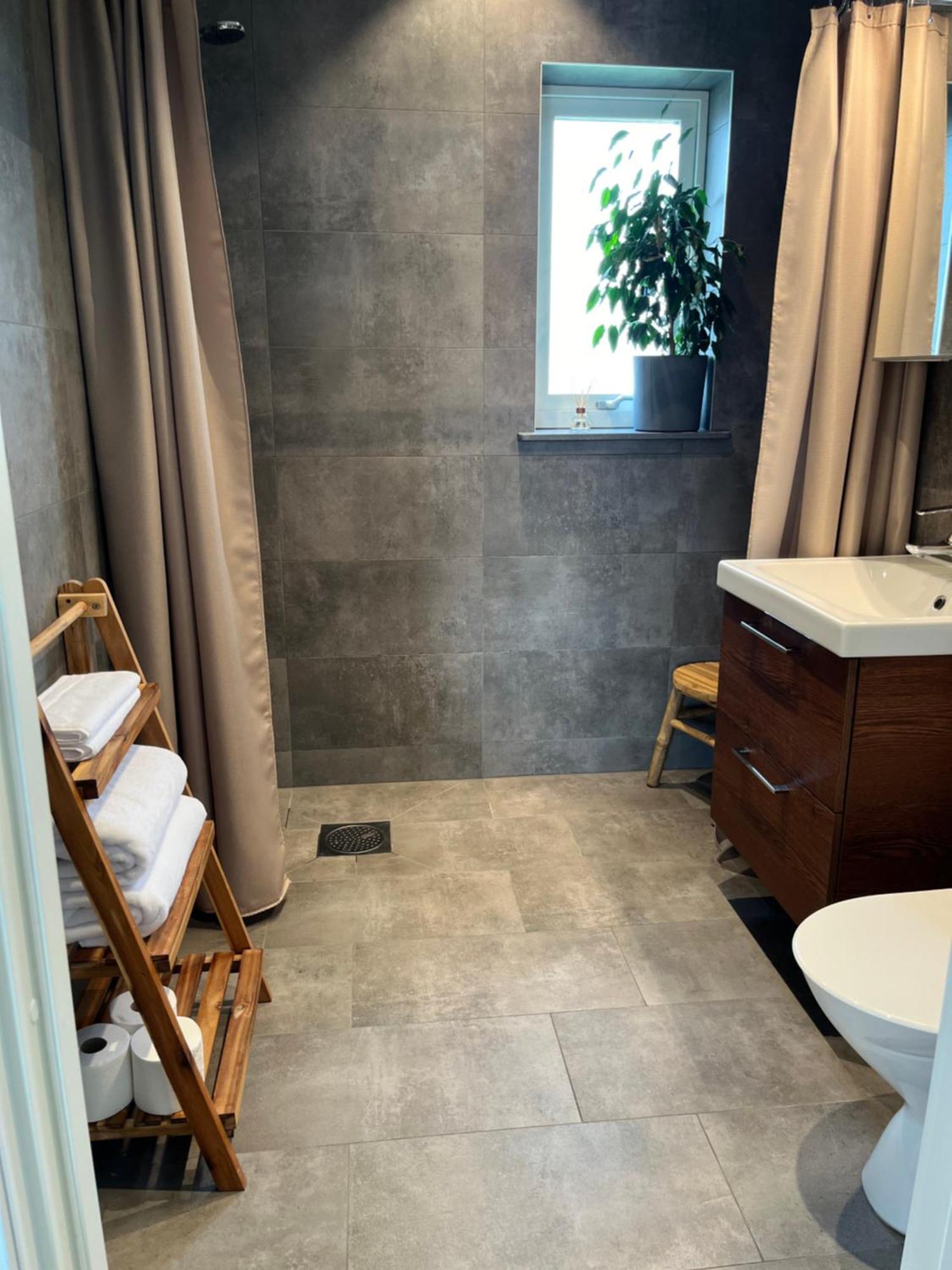 Boende Med Hotellkaensla I Populaera Skrea, 法尔肯贝里 外观 照片